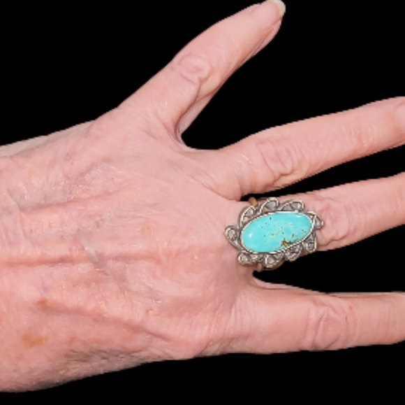 Signed Native American Pilot Mountain Turquoise And Sterling Silver Ring - Picture 5 of 12